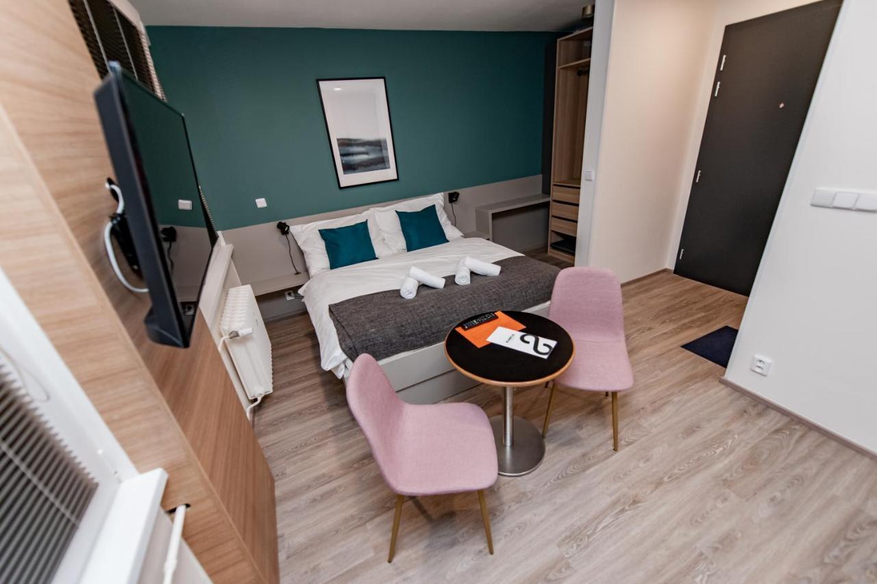Apartments 4U: Kampus Upstairs Градец-Кралове Экстерьер фото